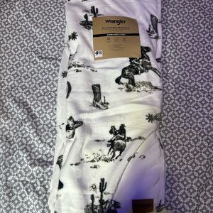 Wrangler Black and White Ultra Plush Throw